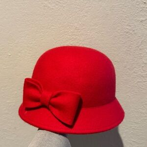 JANIE AND JACK Bow Cloche Hat Ruby Red / wool hat